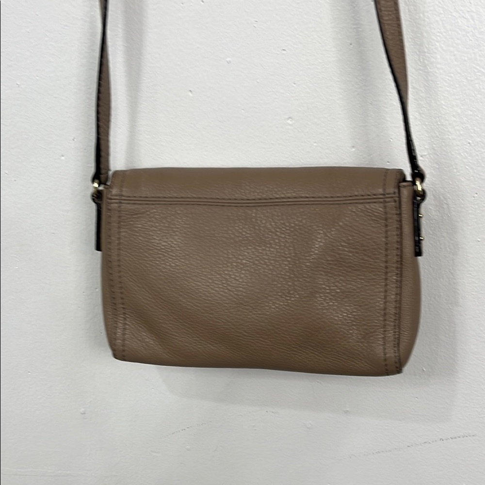 Kate Spade Brown Crossbody Bag with Timeless Appeal - Picture 8 of 9